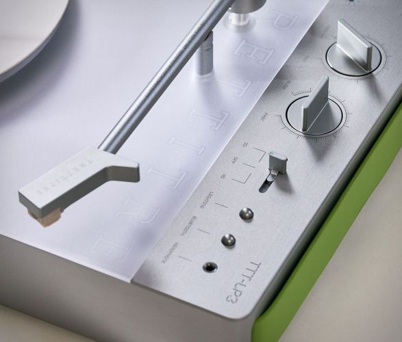 trettitre-retro-music-system-5.jpg | Image