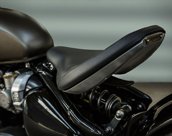 triumph-bonneville-bobber-7.jpg