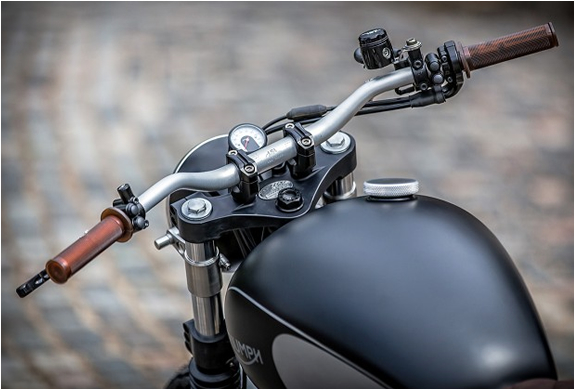 triumph-bonneville-down-out-7.jpg