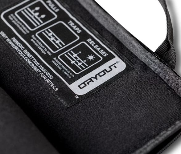 uag-dryout-ultimate-laptop-sleeve-4.jpg | Image