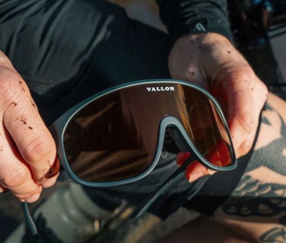 vallon-watchtowers-shield-sunglasses-8.jpg