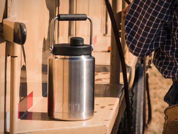 yeti-rambler-half-gallon-jug-2.jpg | Image