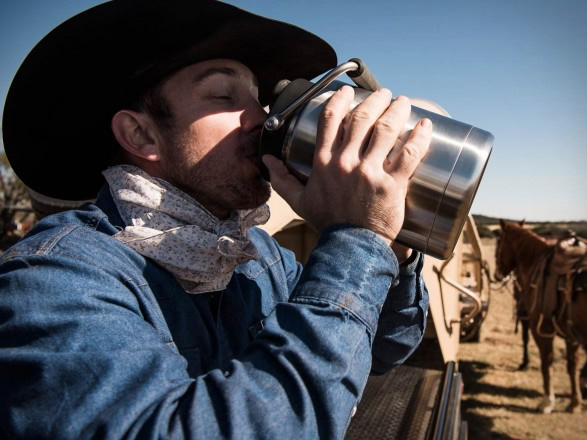 yeti-rambler-half-gallon-jug-4.jpg | Image
