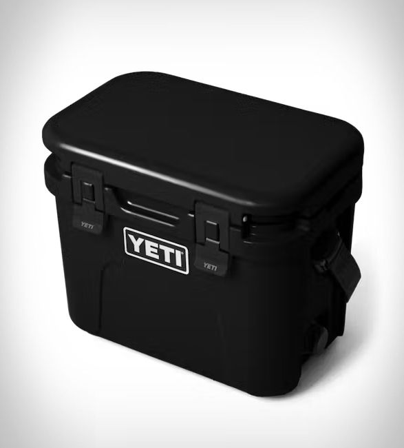 yeti-roadie-15-all-black-cooler-6.jpg | Image