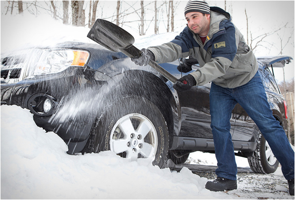 zeus-snow-shovel-and-brush-5.jpg | Image